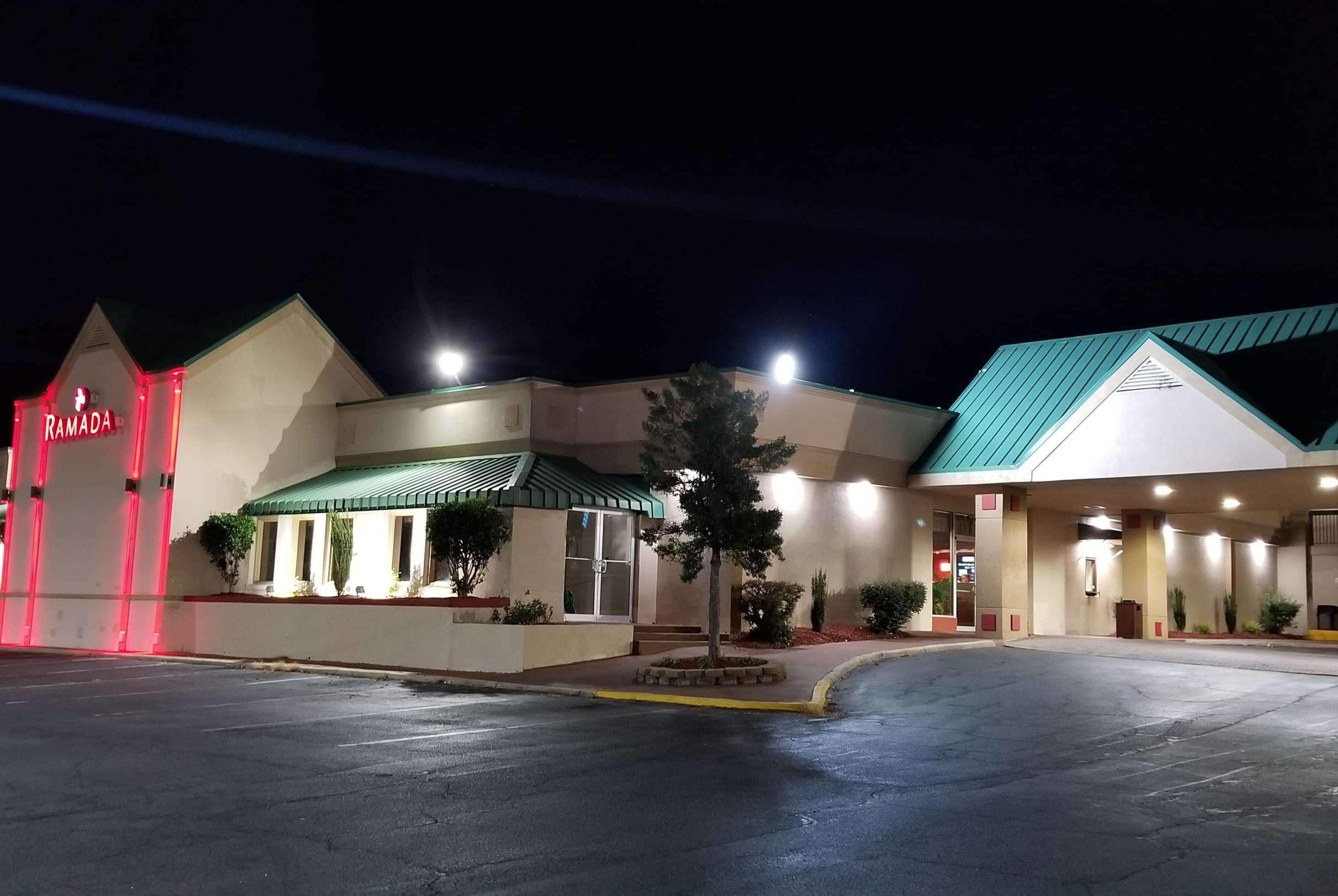 Ramada by Wyndham & Suites Warner Robins Bagian luar foto