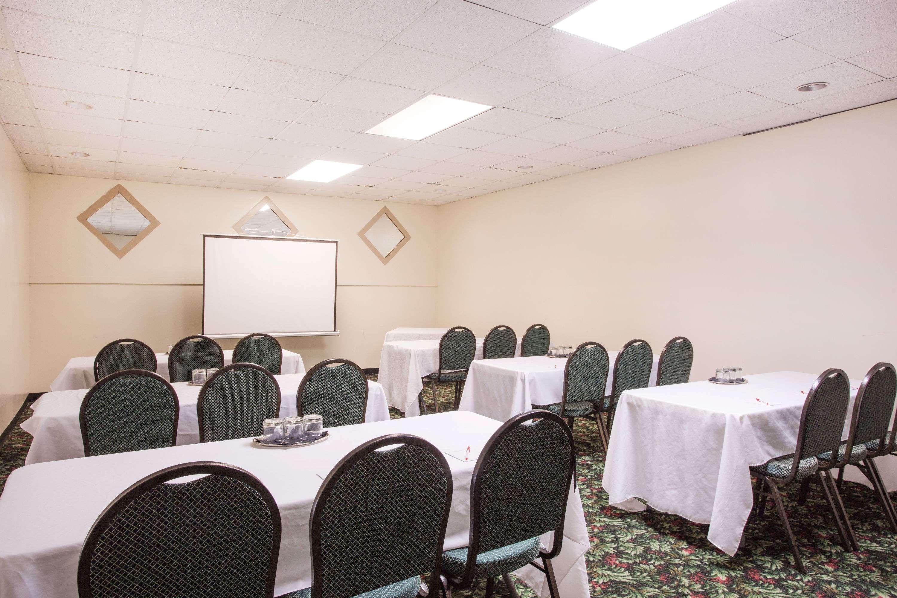 Ramada by Wyndham & Suites Warner Robins Bagian luar foto