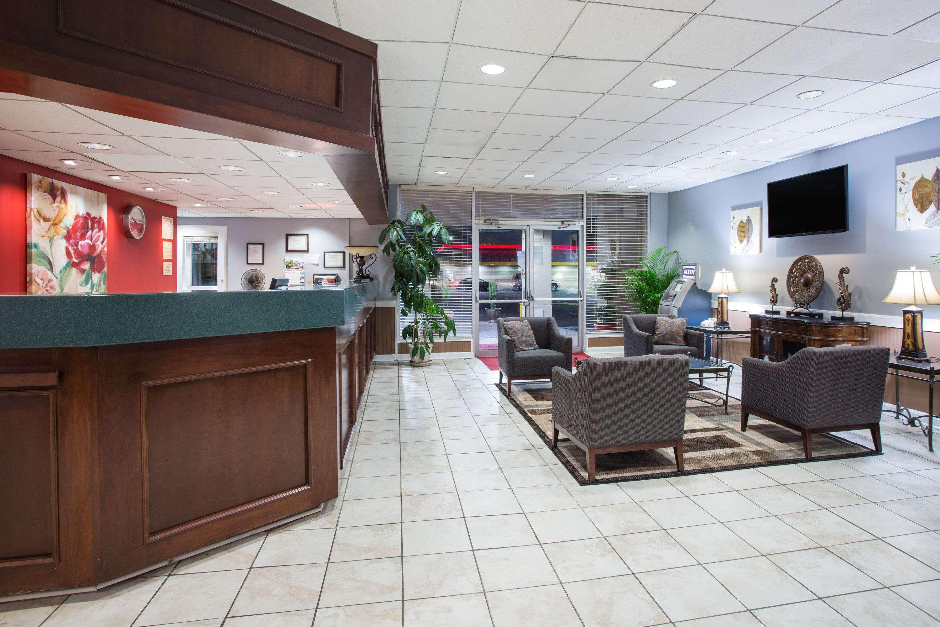 Ramada by Wyndham & Suites Warner Robins Bagian luar foto