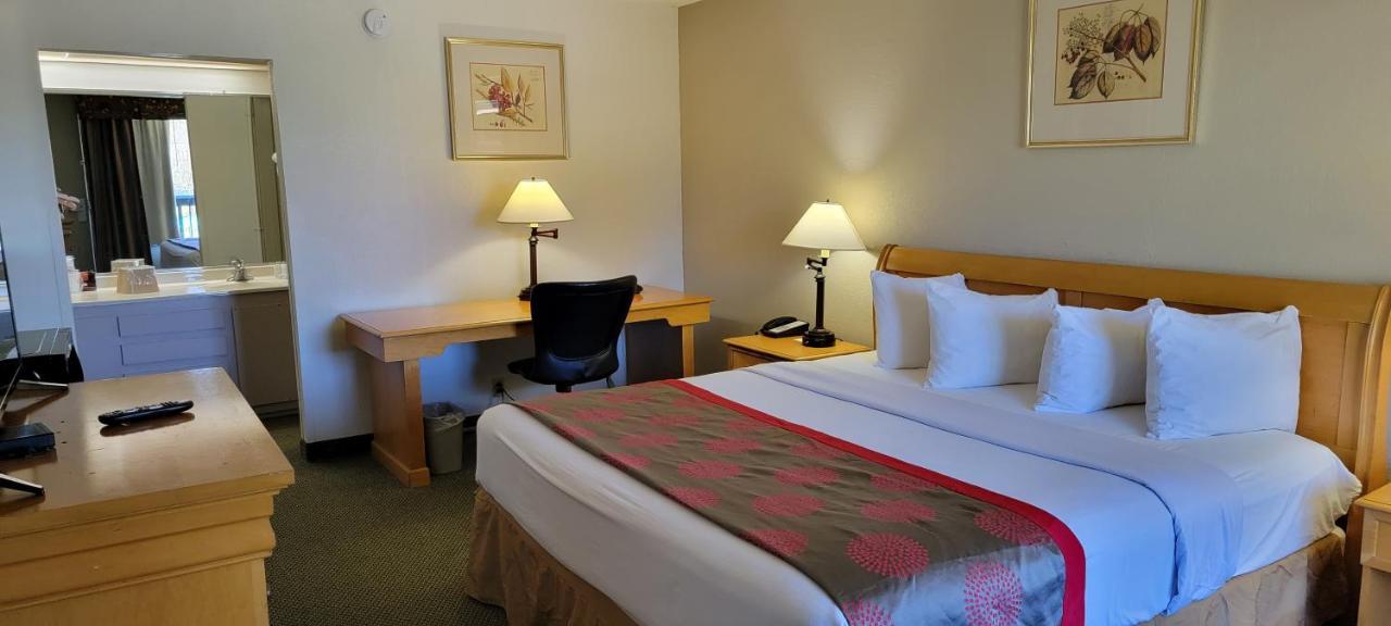 Ramada by Wyndham & Suites Warner Robins Bagian luar foto