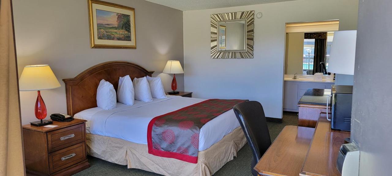Ramada by Wyndham & Suites Warner Robins Bagian luar foto