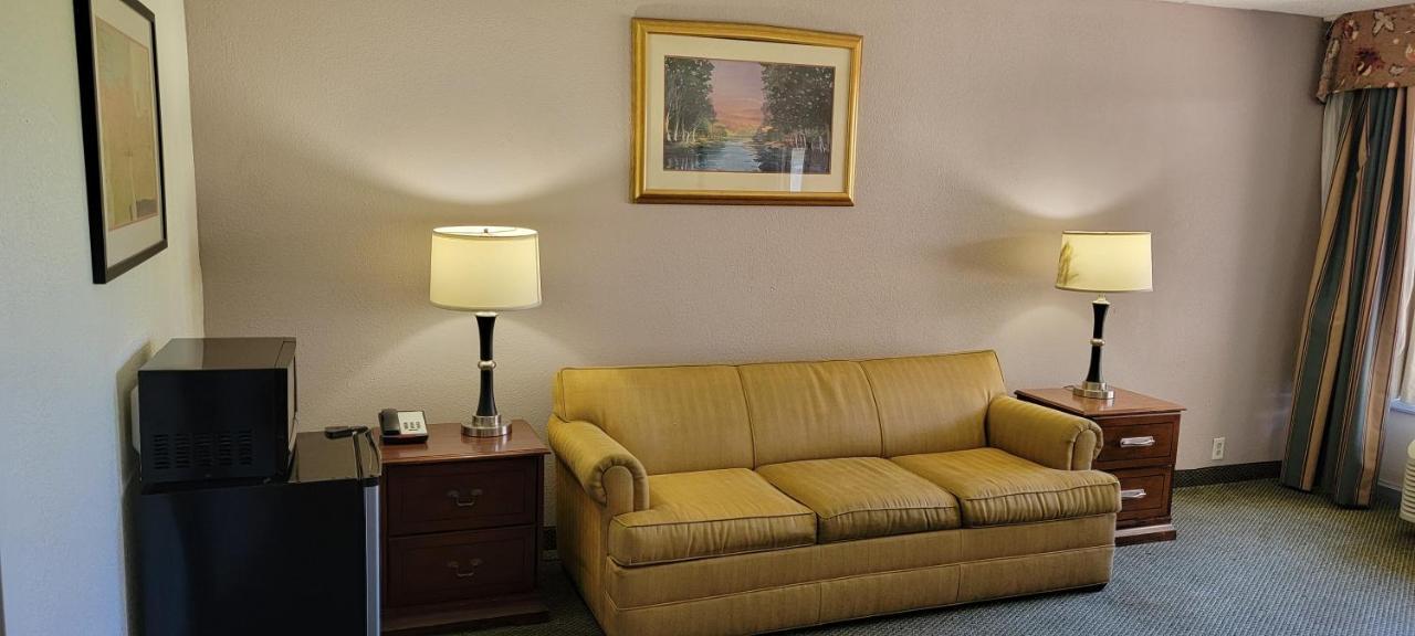 Ramada by Wyndham & Suites Warner Robins Bagian luar foto