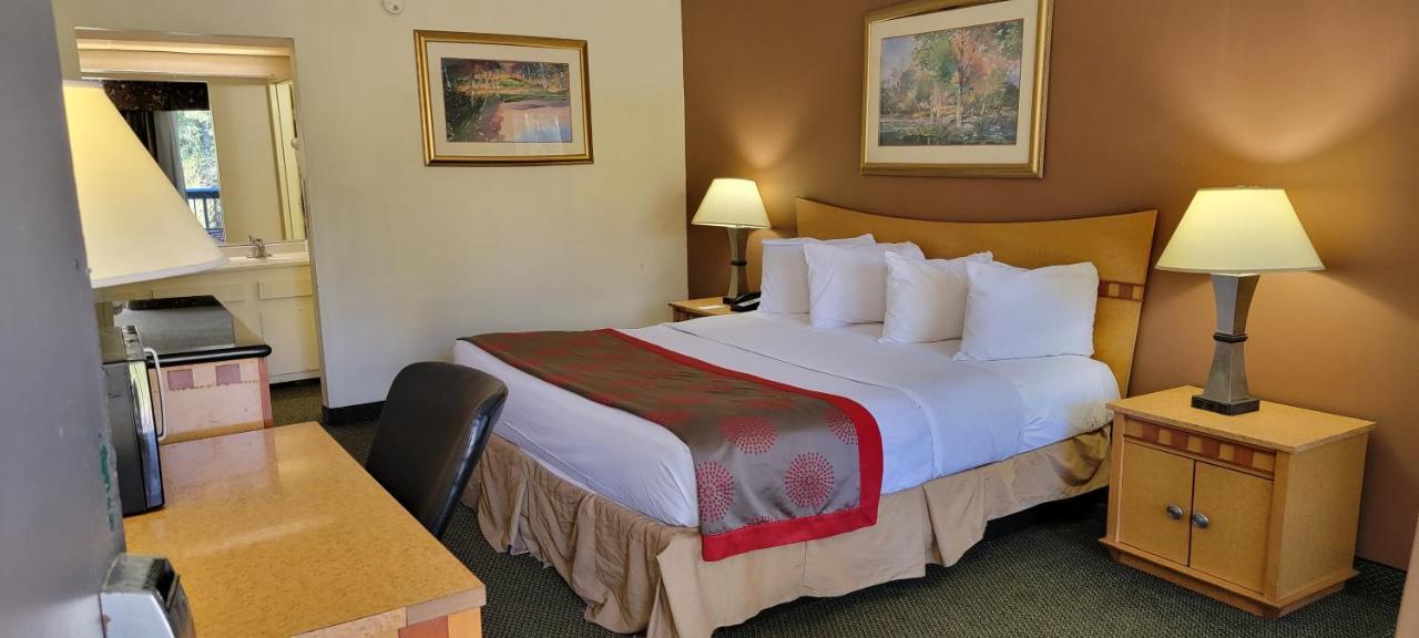 Ramada by Wyndham & Suites Warner Robins Bagian luar foto