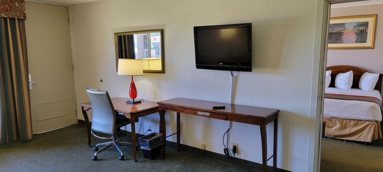 Ramada by Wyndham & Suites Warner Robins Bagian luar foto