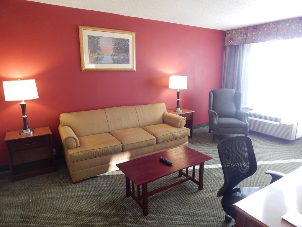 Ramada by Wyndham & Suites Warner Robins Bagian luar foto