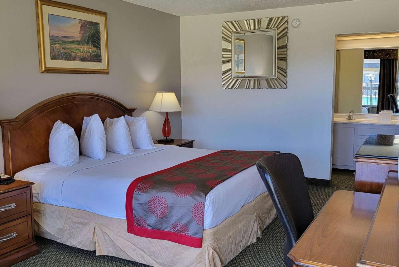 Ramada by Wyndham & Suites Warner Robins Bagian luar foto