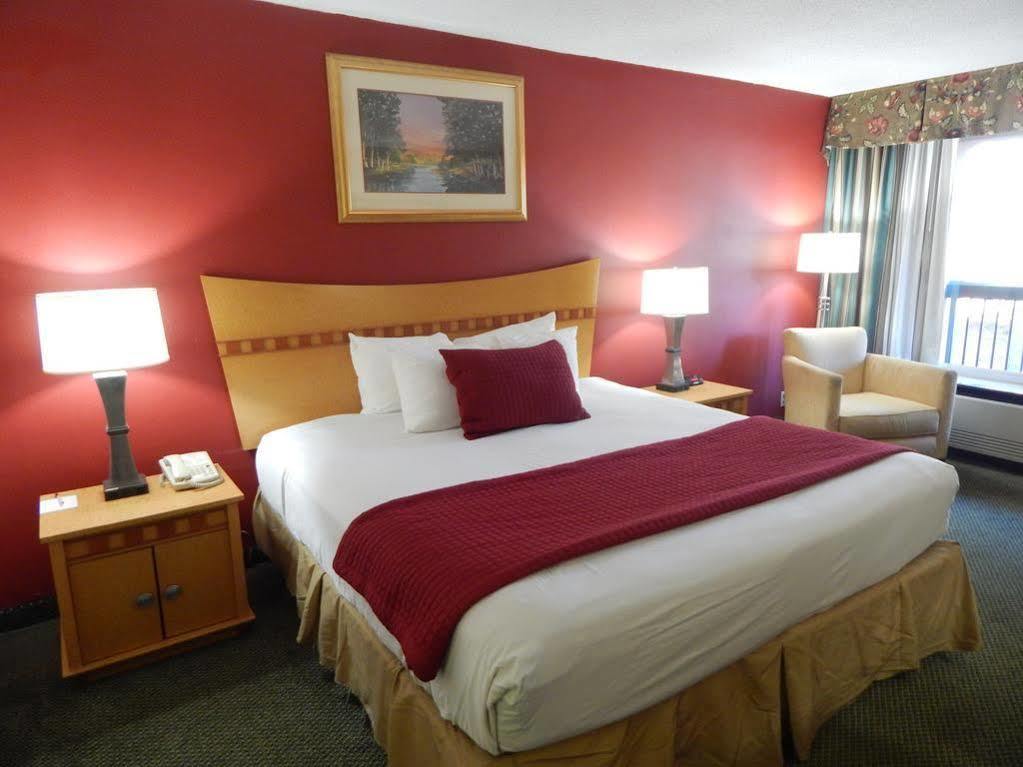Ramada by Wyndham & Suites Warner Robins Bagian luar foto