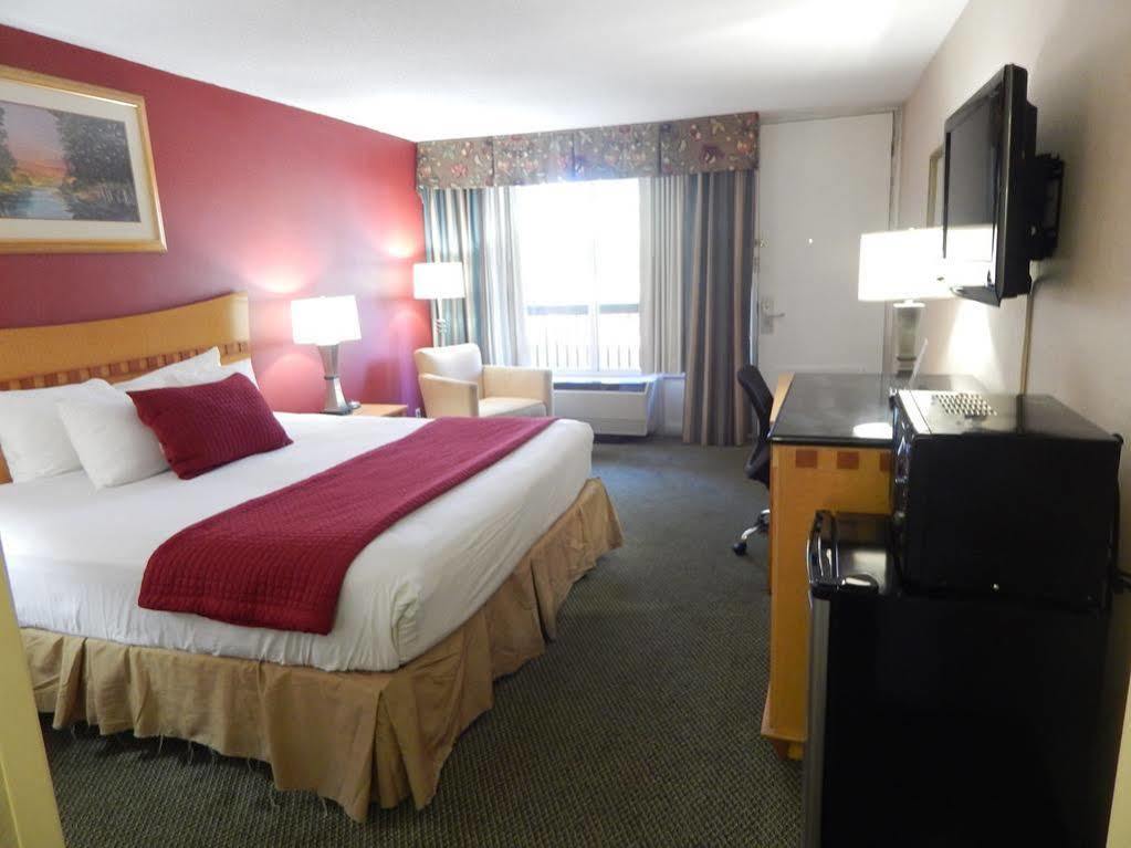 Ramada by Wyndham & Suites Warner Robins Bagian luar foto