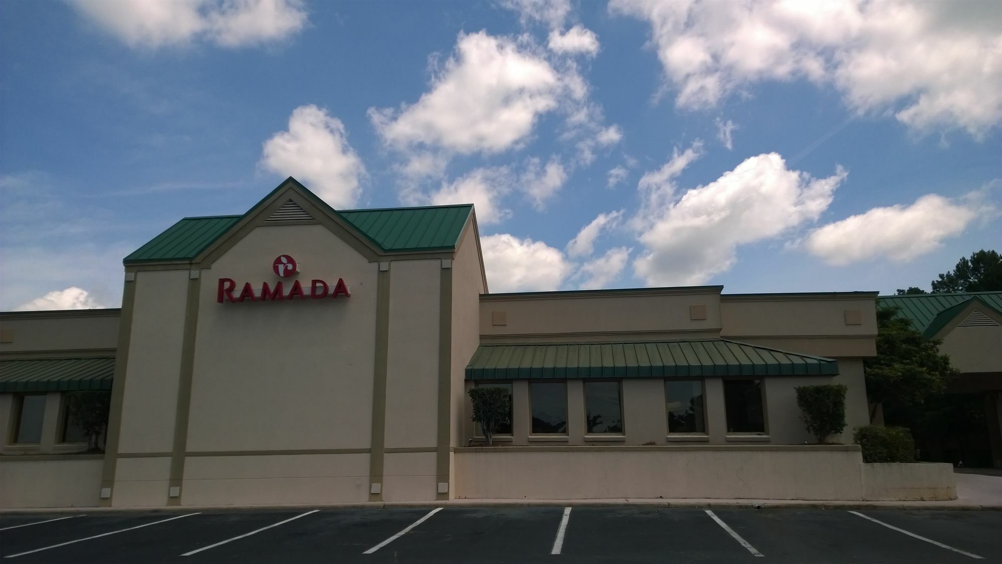 Ramada by Wyndham & Suites Warner Robins Bagian luar foto