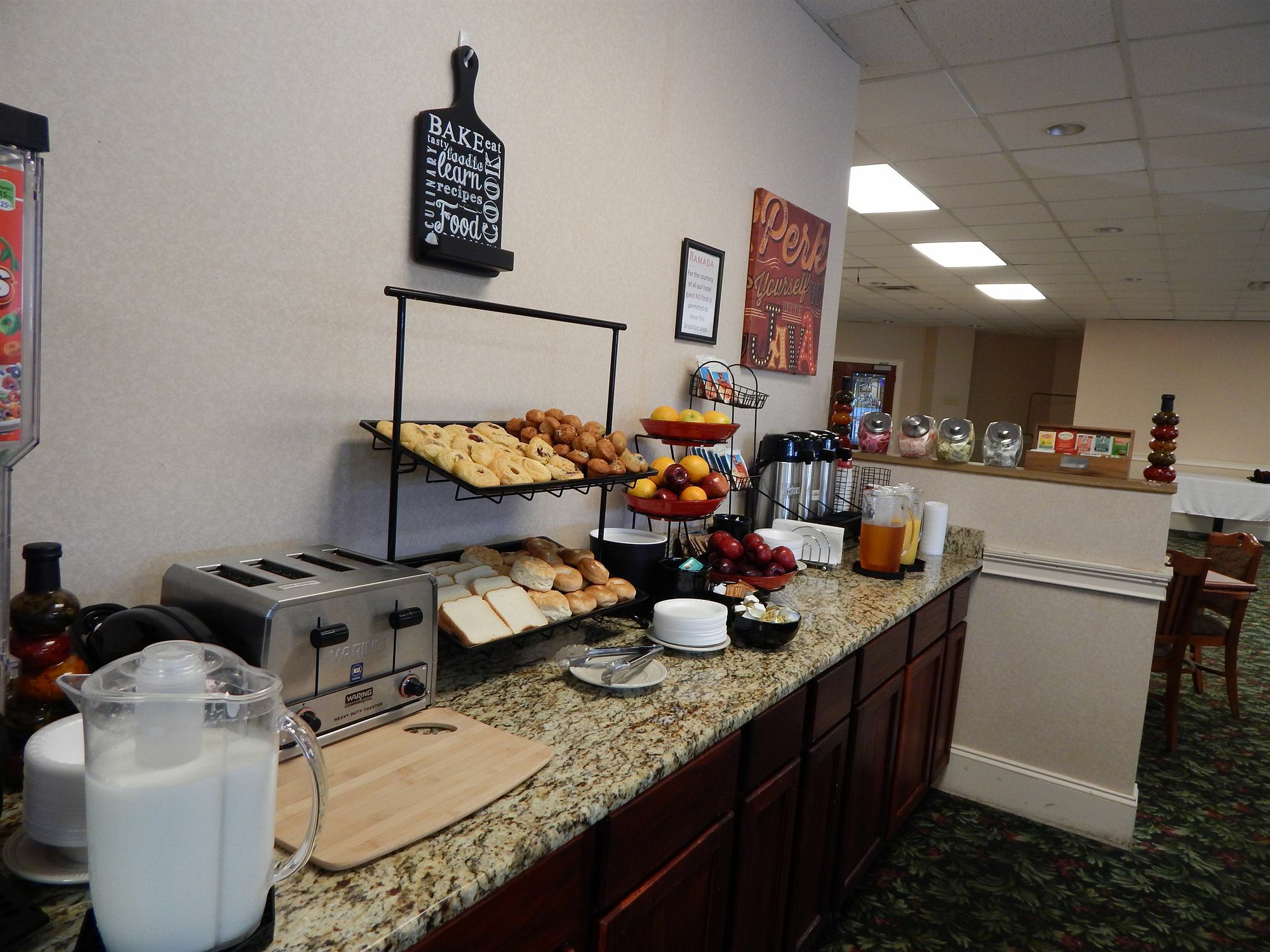 Ramada by Wyndham & Suites Warner Robins Bagian luar foto